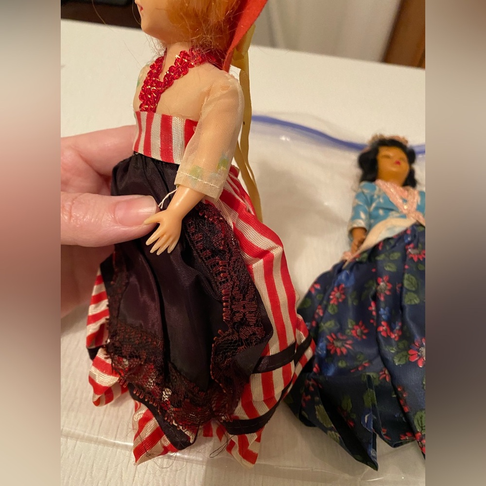 Vintage Fabulous Stylish Set of 2 Blinking Eye Fashion Dolls - Picture 11 of 12